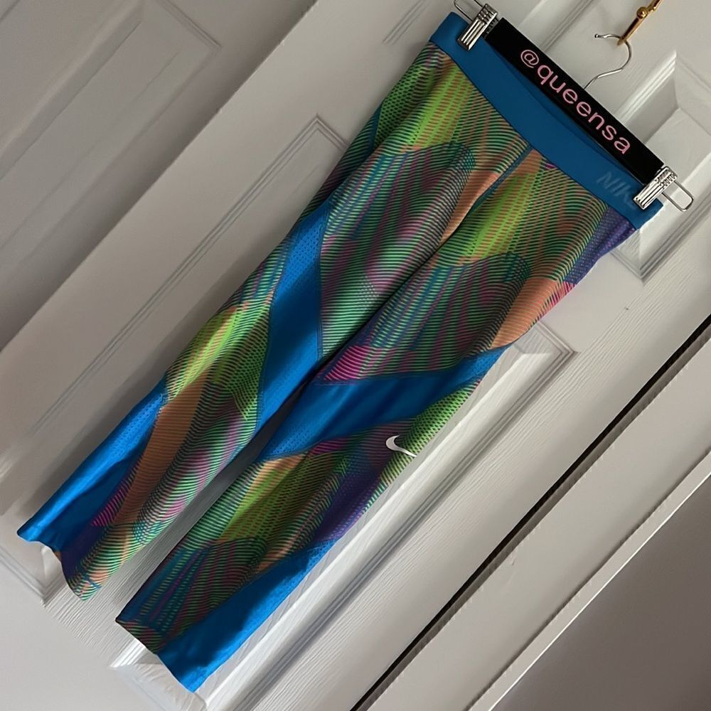 Nike Pro Hypercool Frequency Compression Capri - Picture 6 of 11